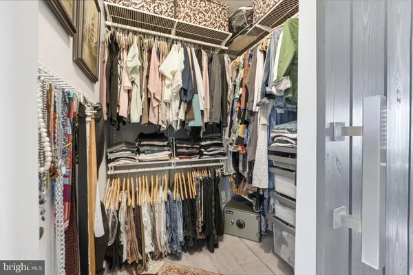 $635,000 | 8340 Greensboro Drive, Unit 1007, McLean, VA 22102