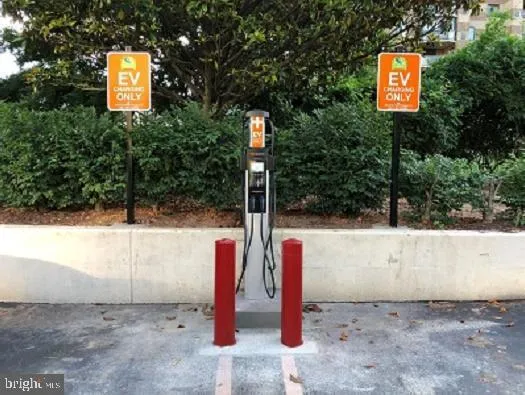 $635,000 | 8340 Greensboro Drive, Unit 1007, McLean, VA 22102