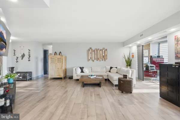 $635,000 | 8340 Greensboro Drive, Unit 1007, McLean, VA 22102