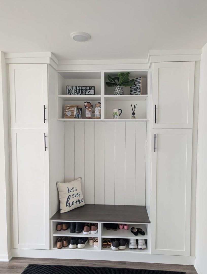 29 Grey Wolf Drive Wheeling, IL 60090 - Photo 20 of 30 a view of kitchen with furniture and cabinets