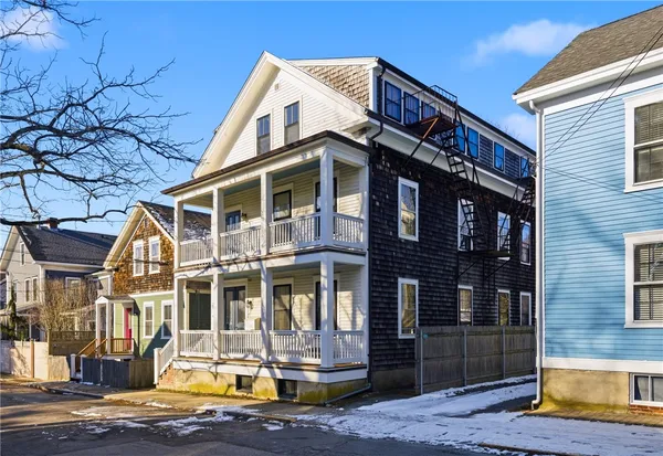 $3,200 | 19 Walnut Street, Unit 4, Newport, RI 02840
