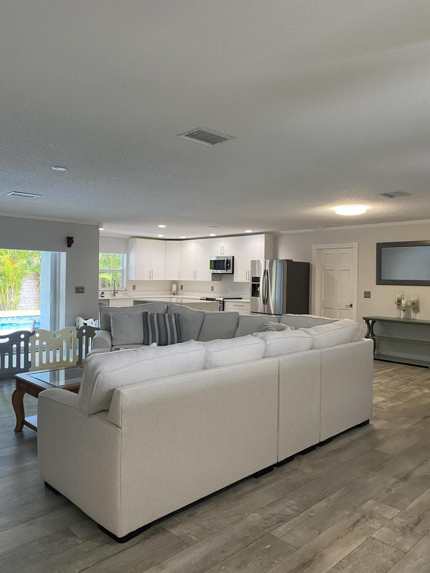 759 Bailey Street Boca Raton, FL 33487 - Photo 6 of 22 2F750016-06BA-4E1D-AC53-E53D462DA36E