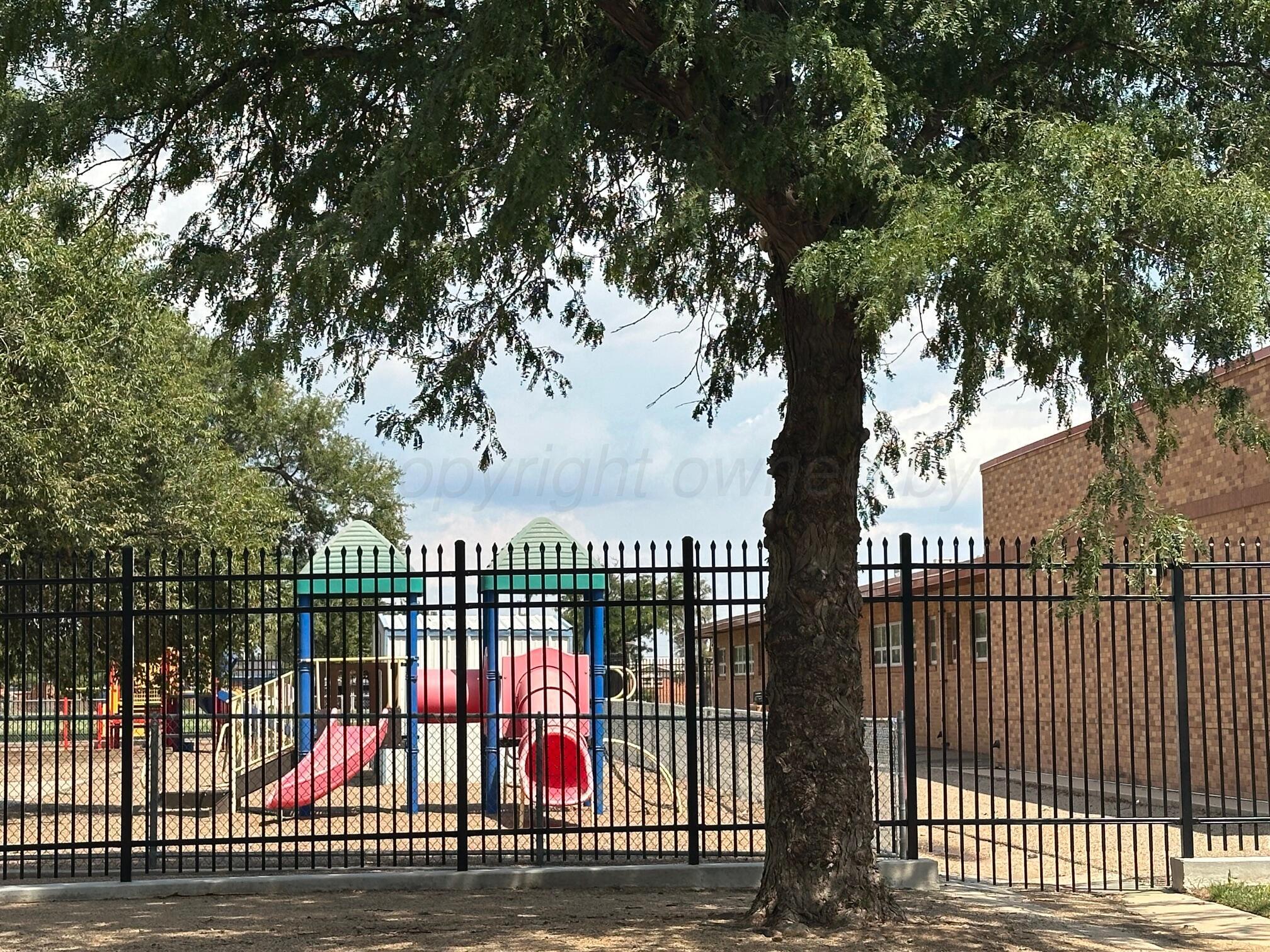 1607 Evergreen Street Amarillo, TX 79107 - Photo 17 of 18 a view of a balcony with a pot