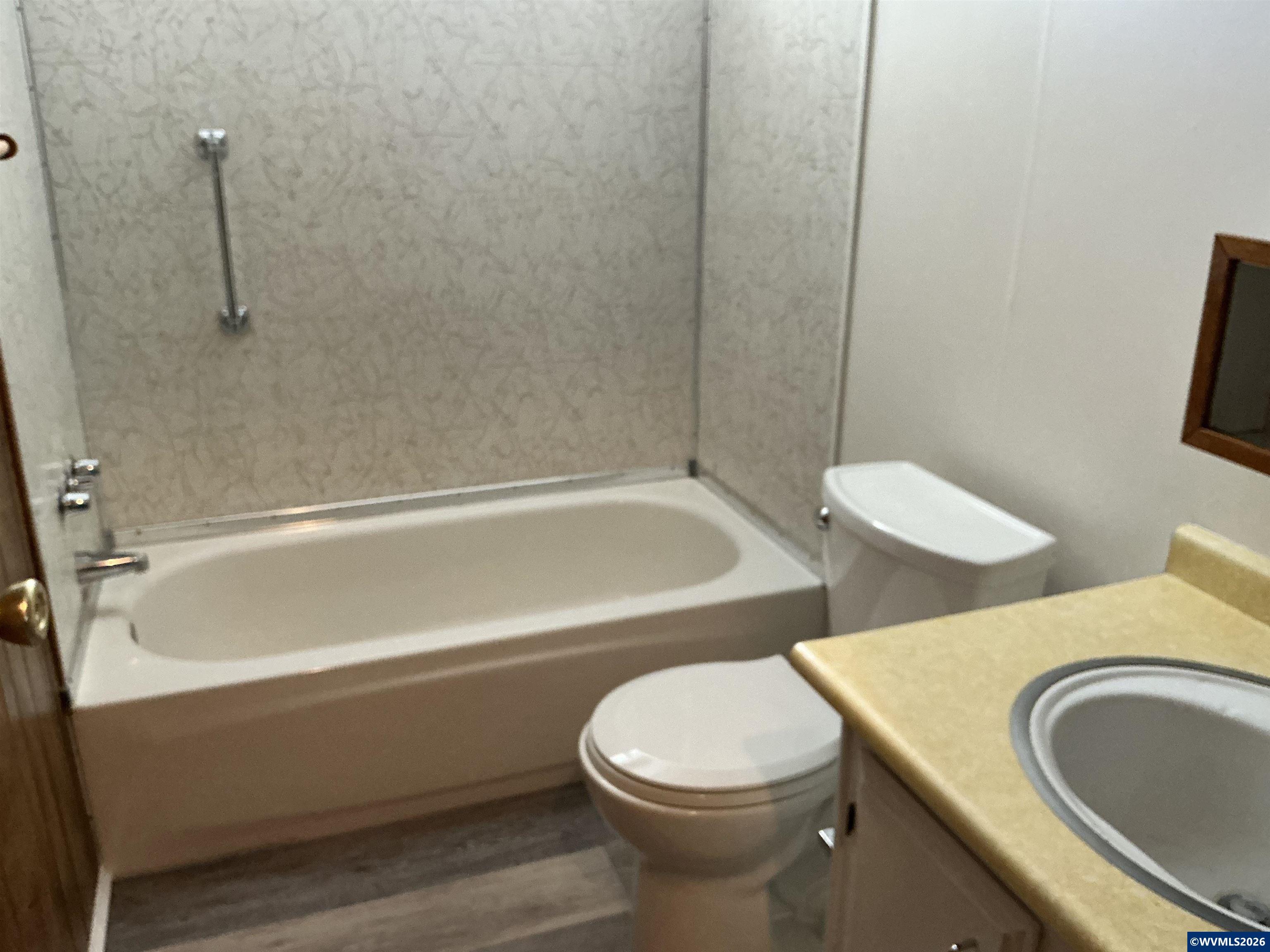 5422 Portland Road Northeast, Unit 67 Salem, OR 97305 - Photo 34 of 45 a bathroom with a sink a toilet and a bathtub