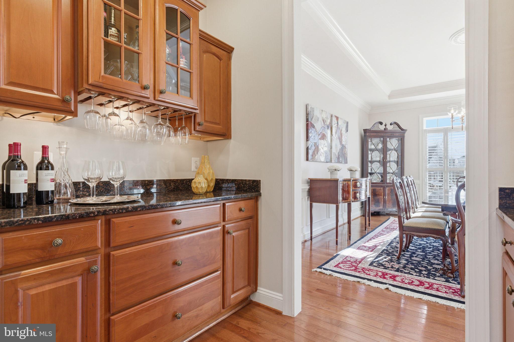 22455 Pine Ridge Court Ashburn, VA 20148 - Photo 23 of 99 Butlers Pantry