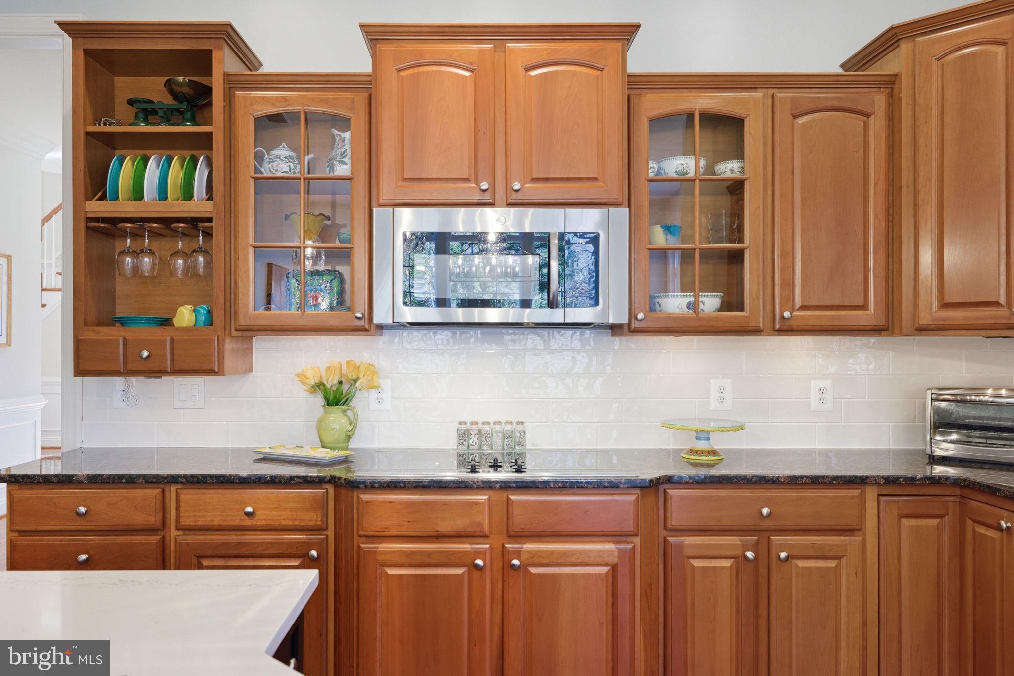 22455 Pine Ridge Court Ashburn, VA 20148 - Photo 26 of 99 Cream Colored Subway Tile Backsplash