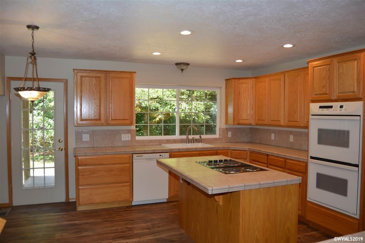 8322 Squirrel Hill Road Southeast Salem, OR 97306 - Photo 5 of 39 Gallery Image 5