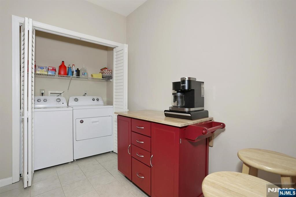 175 Rochelle Avenue, Unit 321 Rochelle Park, NJ 07662 - Photo 24 of 50