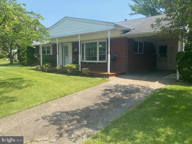 a view of a house with a yard and plants