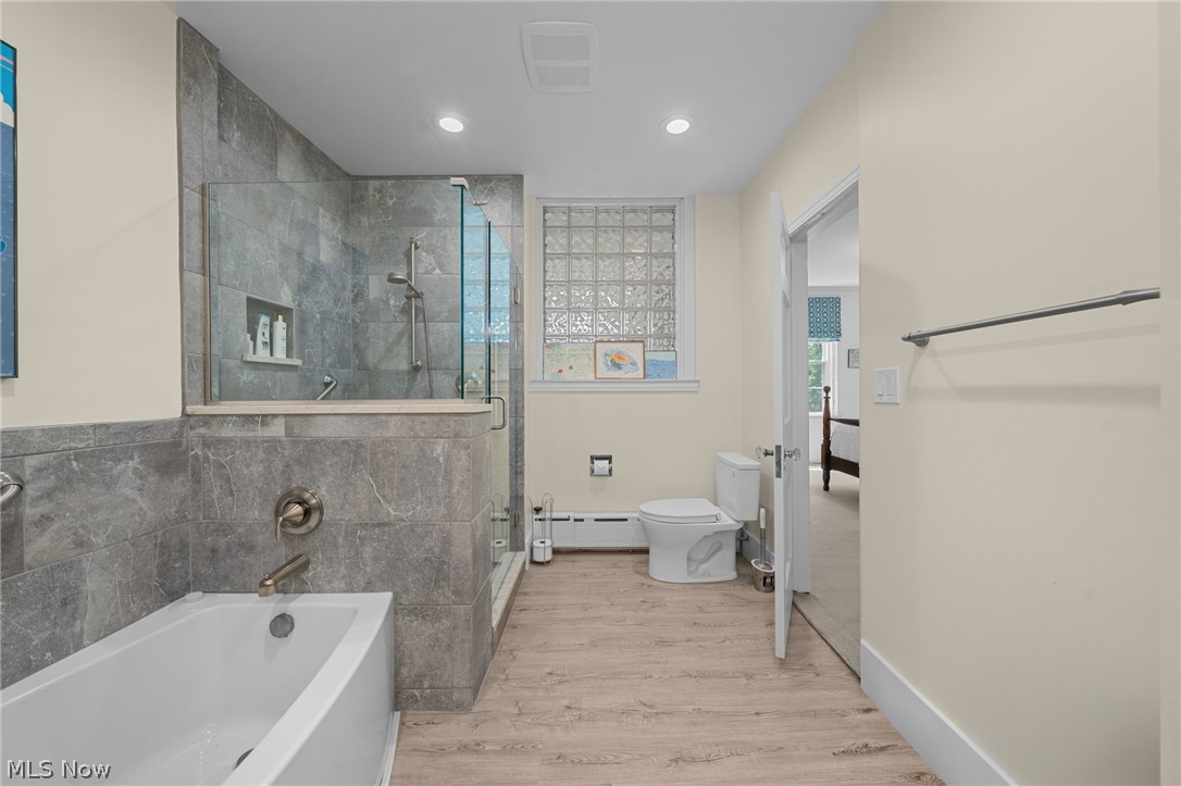 12546 Cedar Road, Unit 4 Cleveland Heights, OH 44106 - Photo 31 of 43 Spacious bedroom suite with walk-in closet and glamour bathroom renovated to perfection