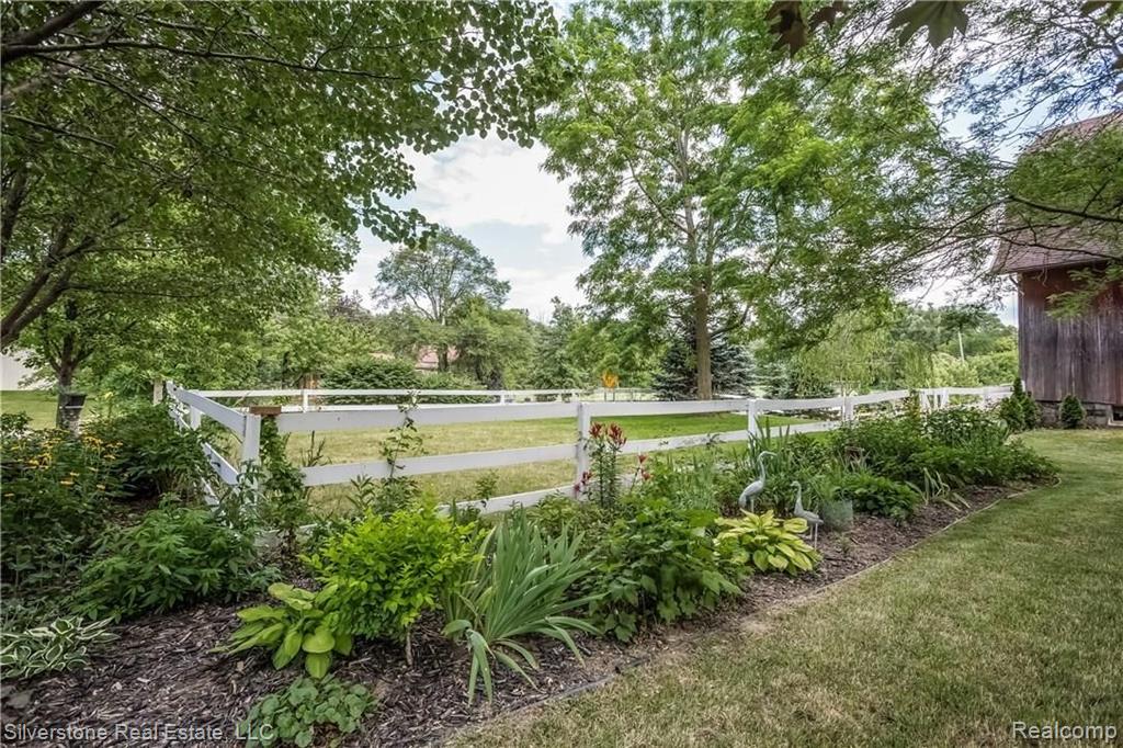 56383 Hayes Road Utica, MI 48315 - Photo 18 of 24