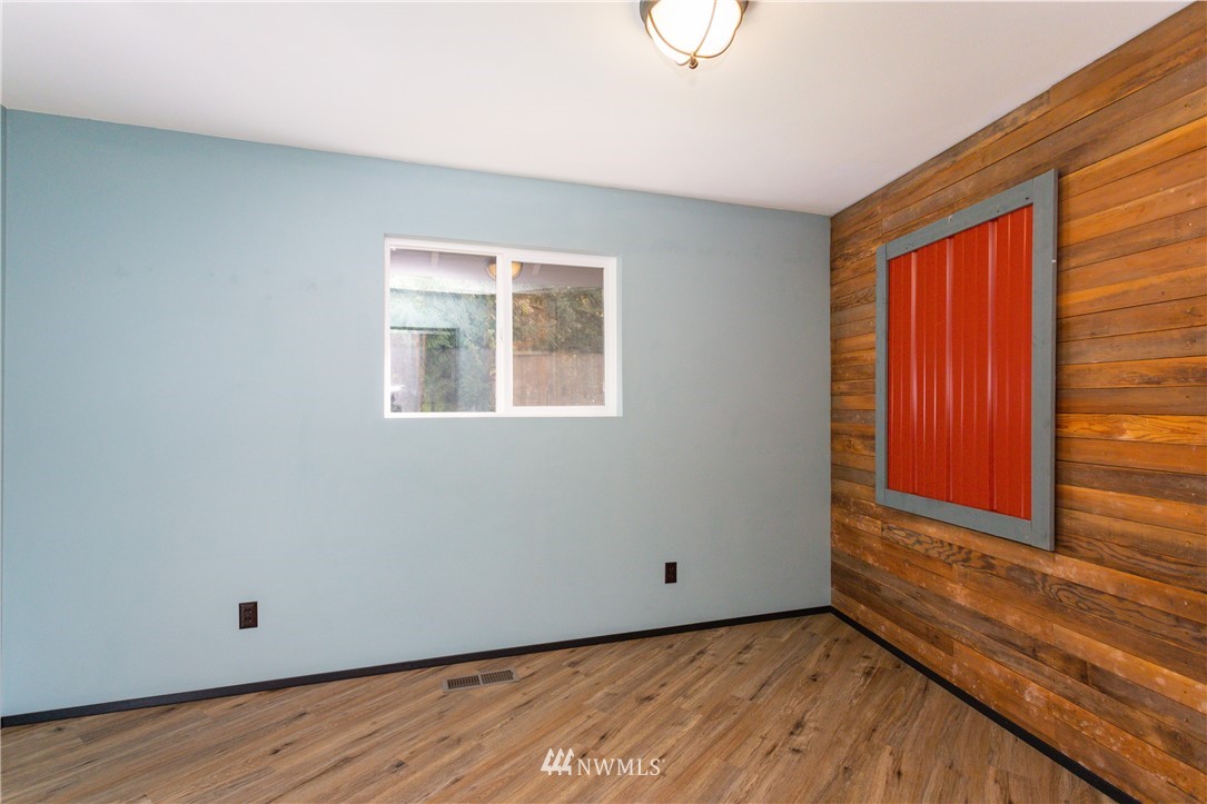 2291 East Pole Road Everson, WA 98247 - Photo 14 of 40 an empty room with wooden floor and windows