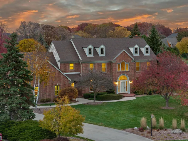$1,100,000 | 9254 Wyndham Hills Court, Franklin, WI 53132