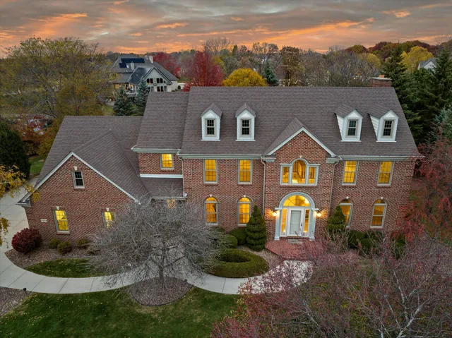 $1,100,000 | 9254 Wyndham Hills Court, Franklin, WI 53132