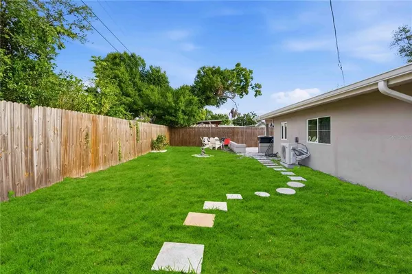 $2,400 | 2715 Ingot Place, Sarasota, FL 34235