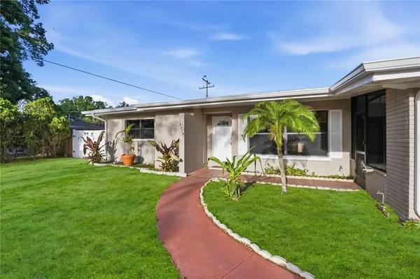 $2,400 | 2715 Ingot Place, Sarasota, FL 34235