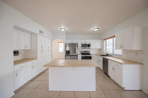 $3,195 | 11121 West Sunflower Place, Avondale, AZ 85392