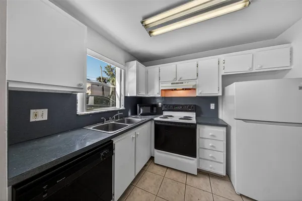 $120,000 | 809 West Oakland Park Boulevard, Unit J5, Oakland Park, FL 33311