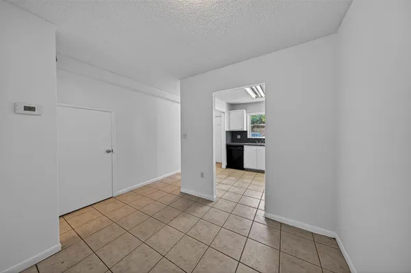 $120,000 | 809 West Oakland Park Boulevard, Unit J5, Oakland Park, FL 33311