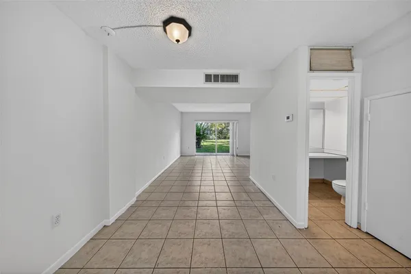 $120,000 | 809 West Oakland Park Boulevard, Unit J5, Oakland Park, FL 33311