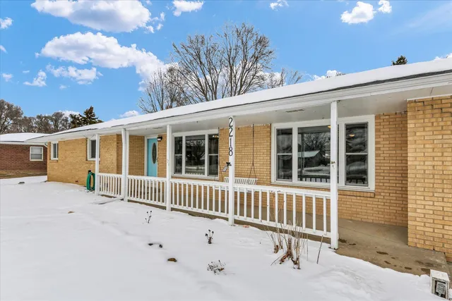 $259,900 | 2218 South Mattis Avenue, Champaign, IL 61821