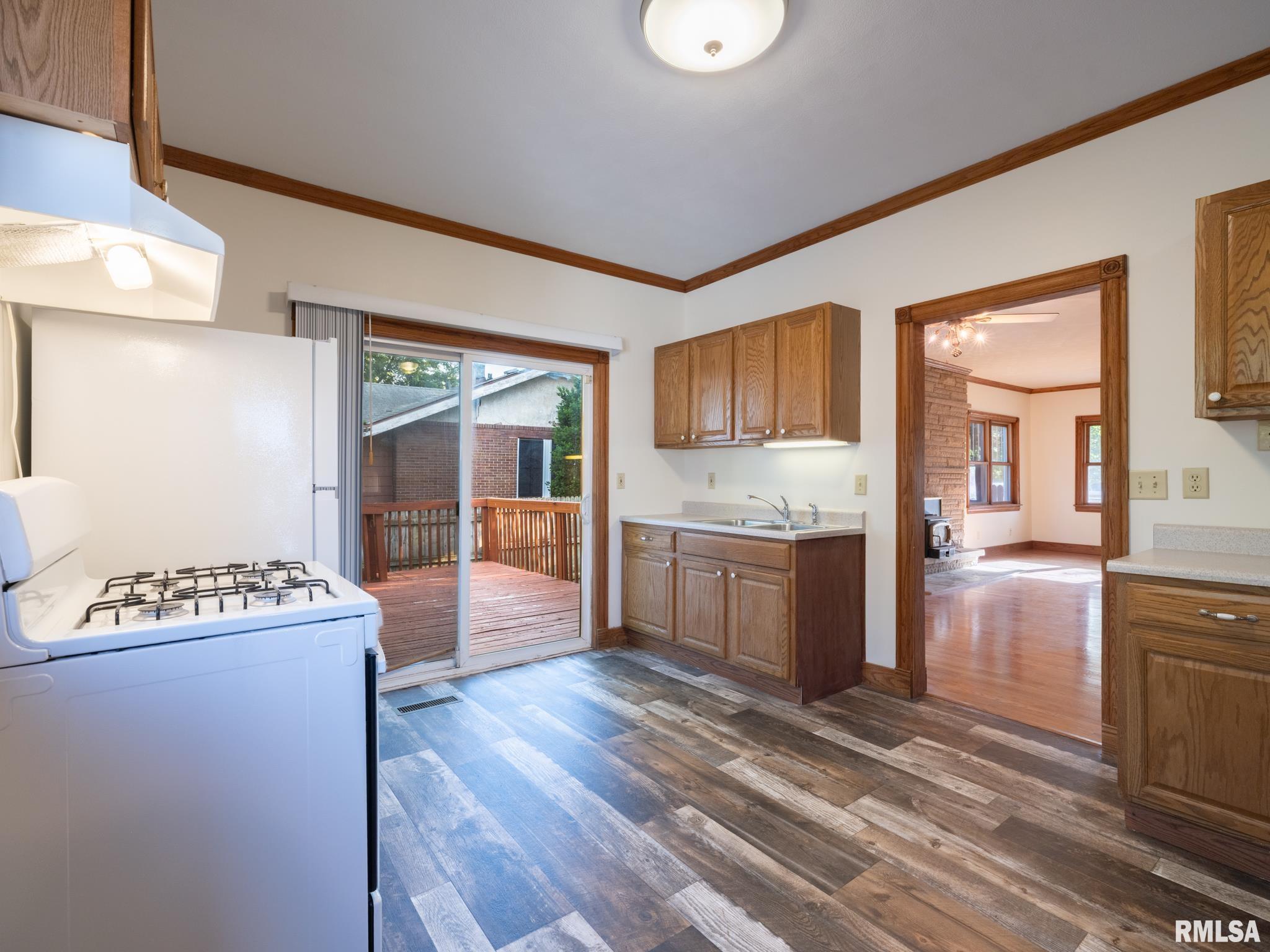 4236 North Prospect Road Peoria, IL 61603 - Photo 9 of 47