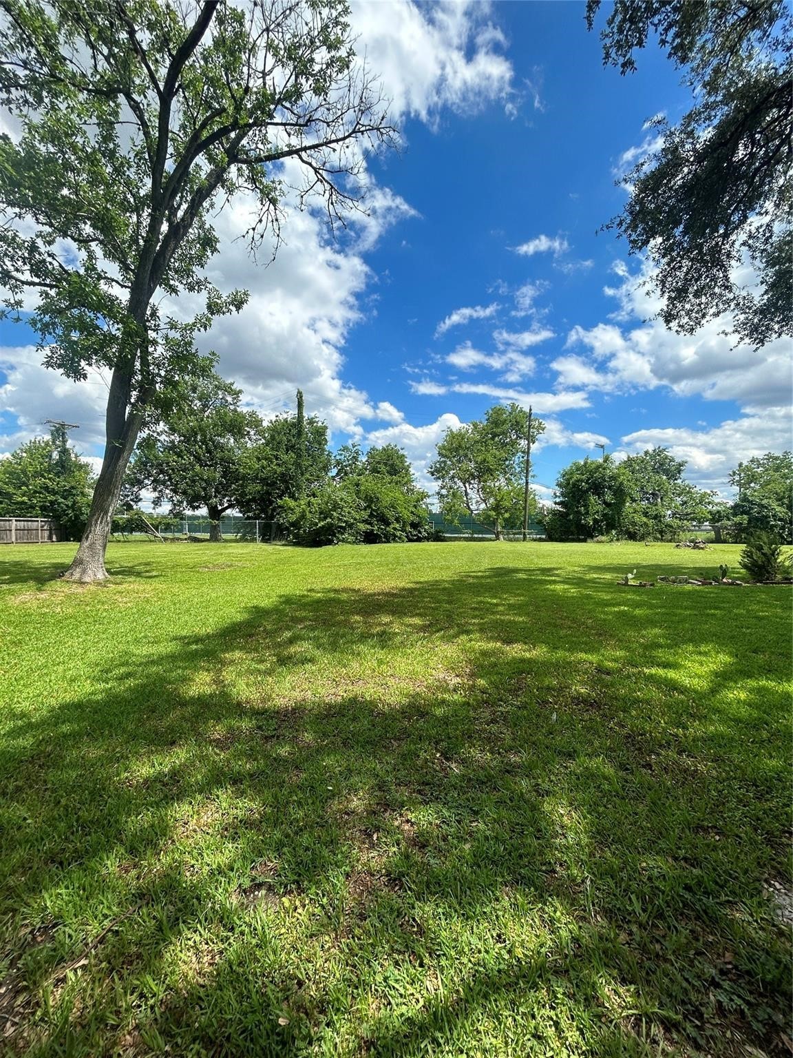 8700 Valley View Lane Houston, TX 77074 - Photo 2 of 5 a view of a green field
