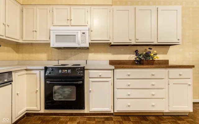 $175,000 | 7432 Lions Head Drive, Unit 5, Indianapolis, IN 46260