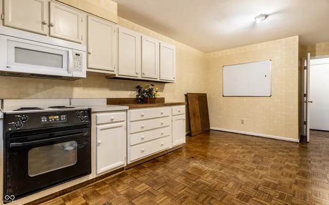 $175,000 | 7432 Lions Head Drive, Unit 5, Indianapolis, IN 46260