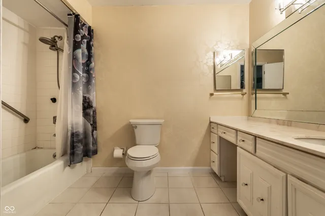 $175,000 | 7432 Lions Head Drive, Unit 5, Indianapolis, IN 46260