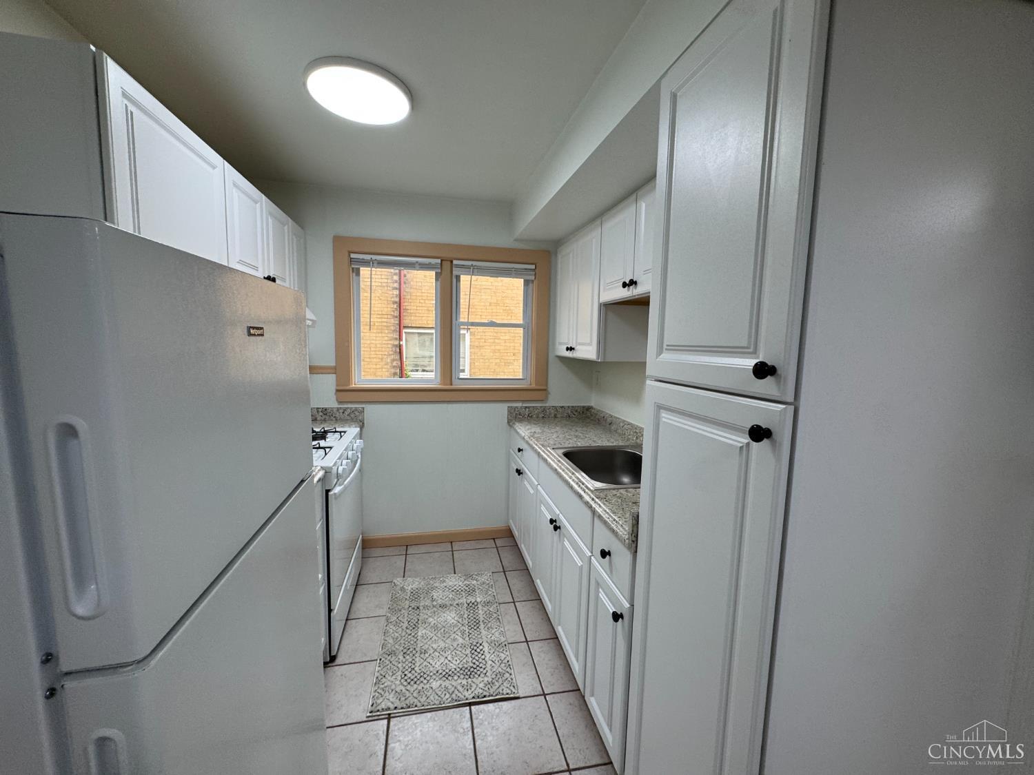 1589 Summit Road Cincinnati, OH 45237 - Photo 18 of 36