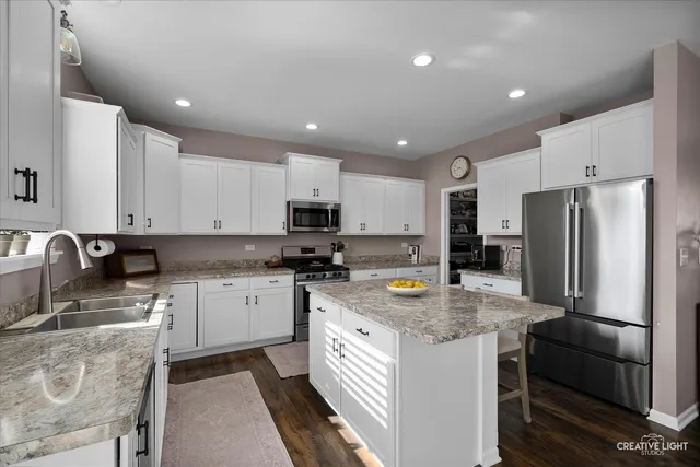 $495,000 | 47 Windstone Drive, North Aurora, IL 60542