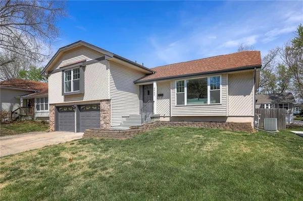 $299,000 | 6900 East 140th Place, Grandview, MO 64030