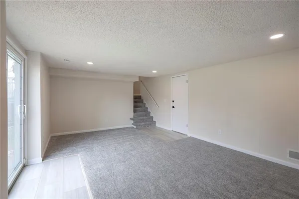 $299,000 | 6900 East 140th Place, Grandview, MO 64030