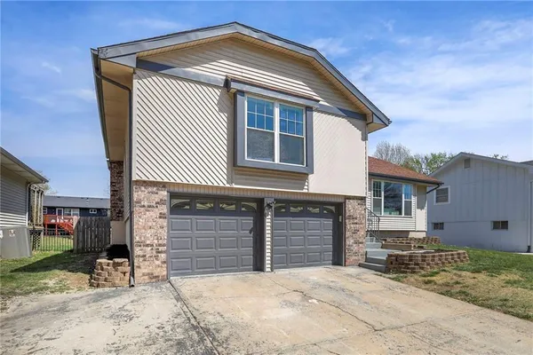 $299,000 | 6900 East 140th Place, Grandview, MO 64030
