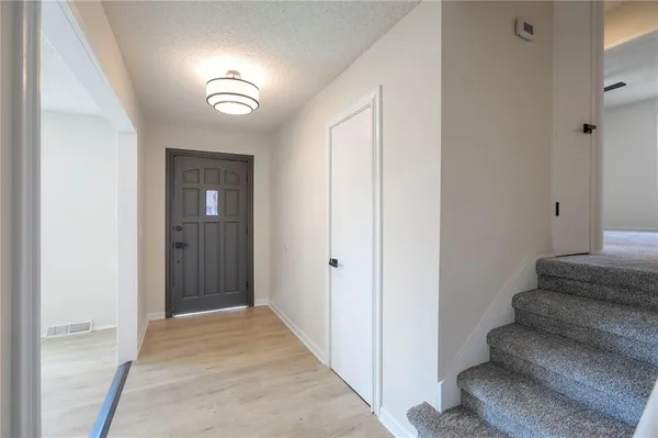 $299,000 | 6900 East 140th Place, Grandview, MO 64030