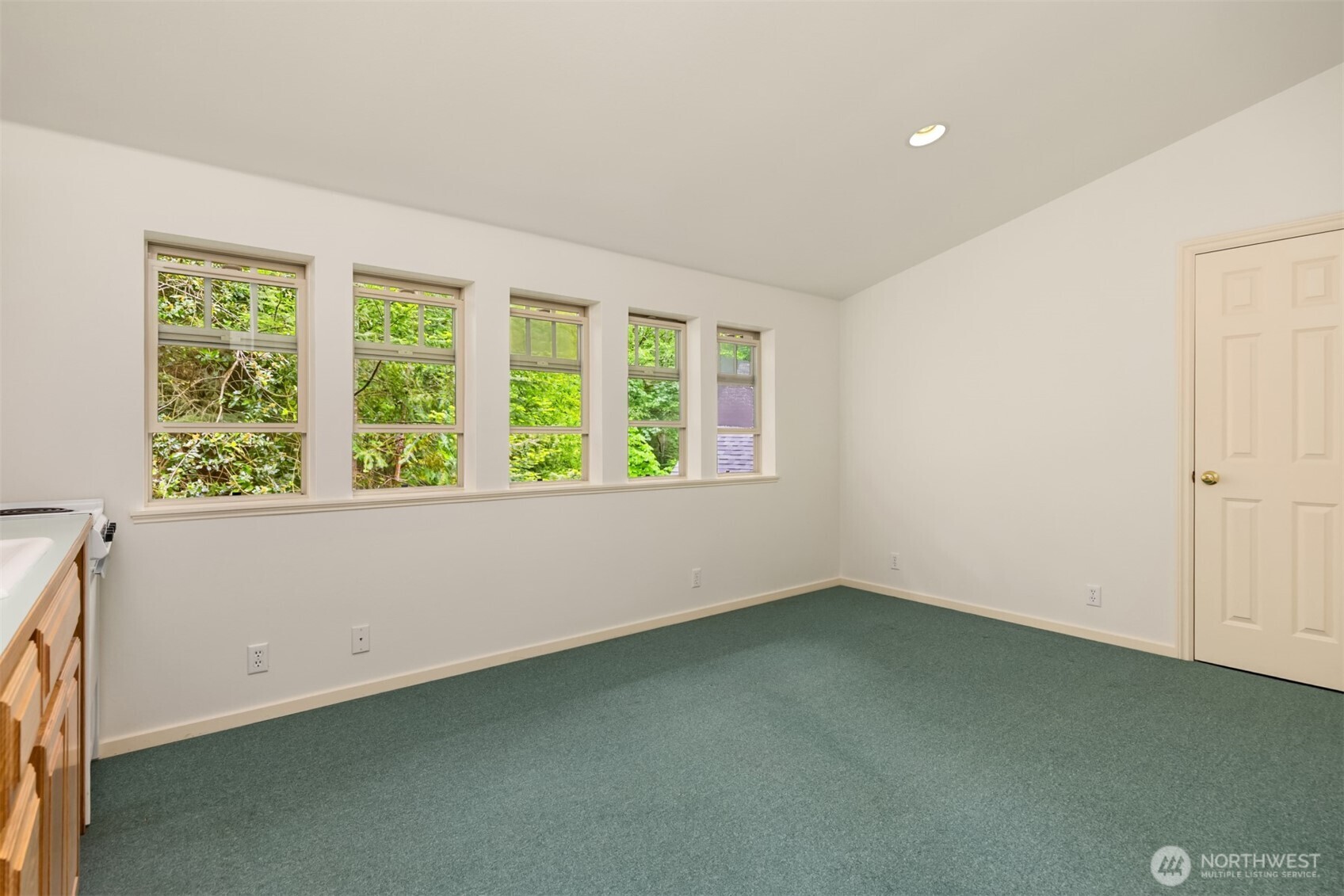 14864 Sivertson Road Northeast Bainbridge Island, WA 98110 - Photo 31 of 37