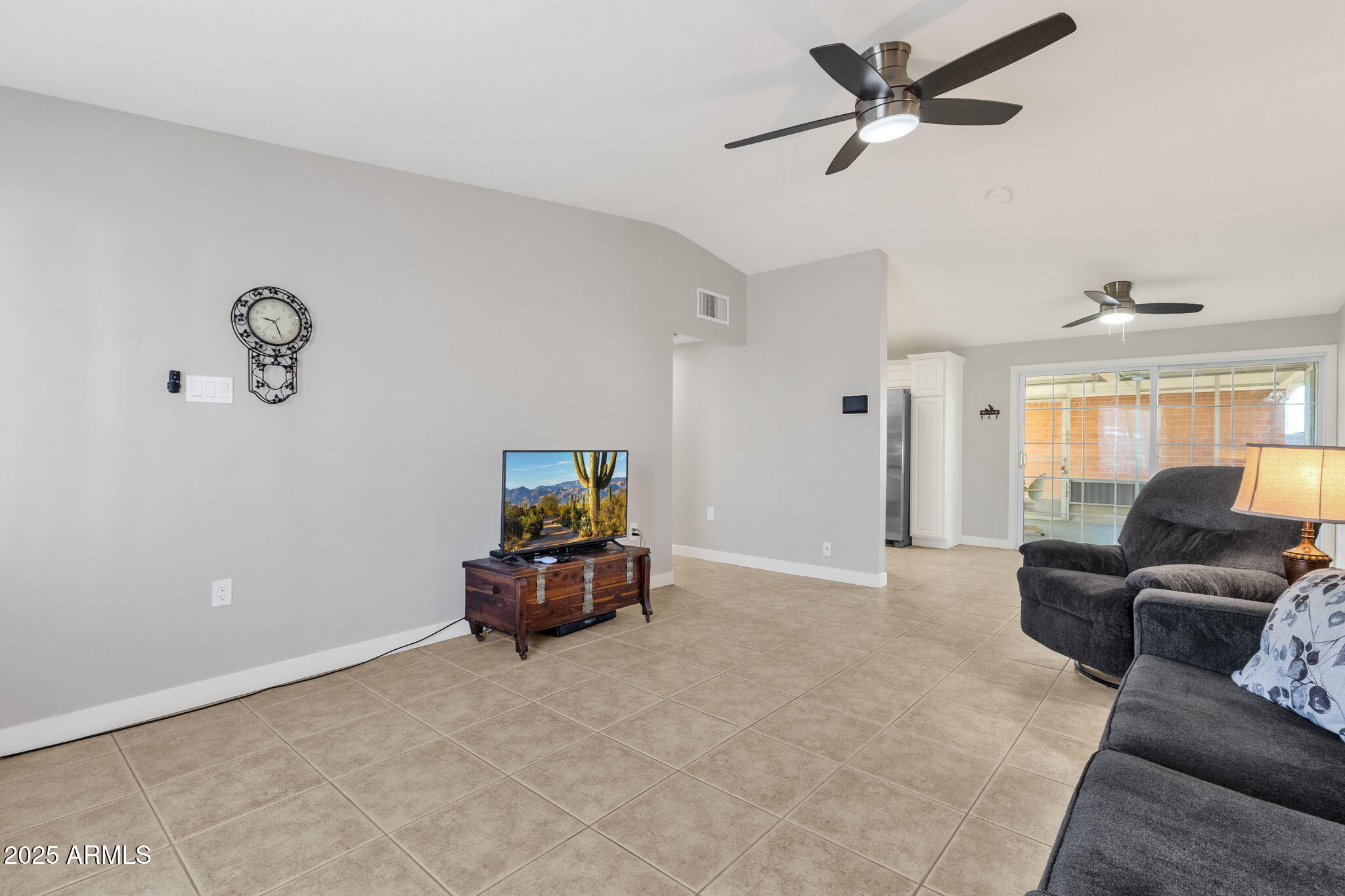 343 West Montecito Avenue Phoenix, AZ 85013 - Photo 10 of 39 a living room with furniture