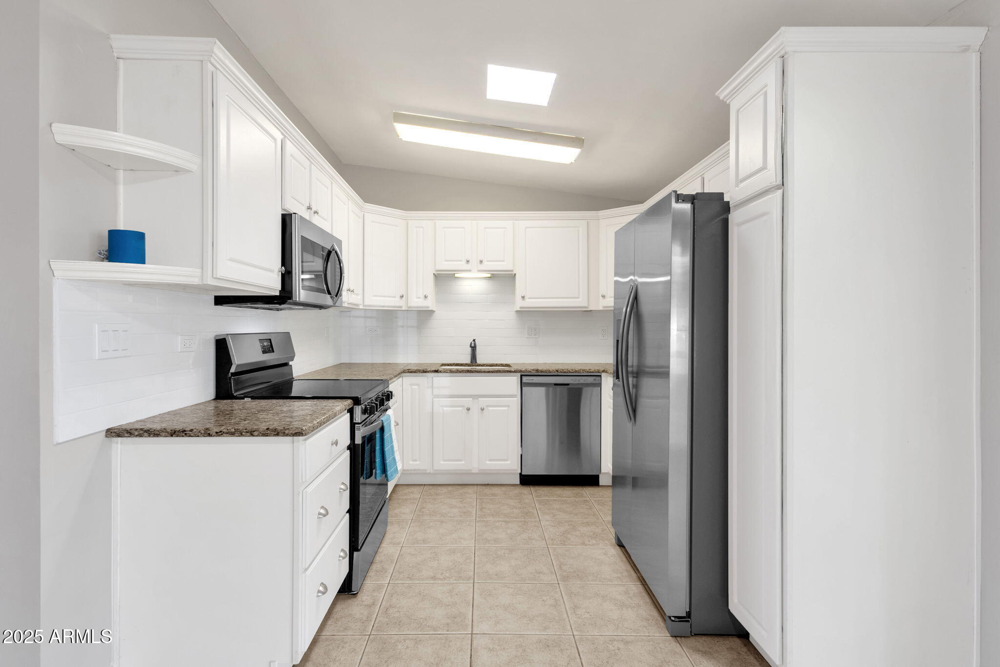 343 West Montecito Avenue Phoenix, AZ 85013 - Photo 13 of 39 a kitchen with a sink stove and refrigerator