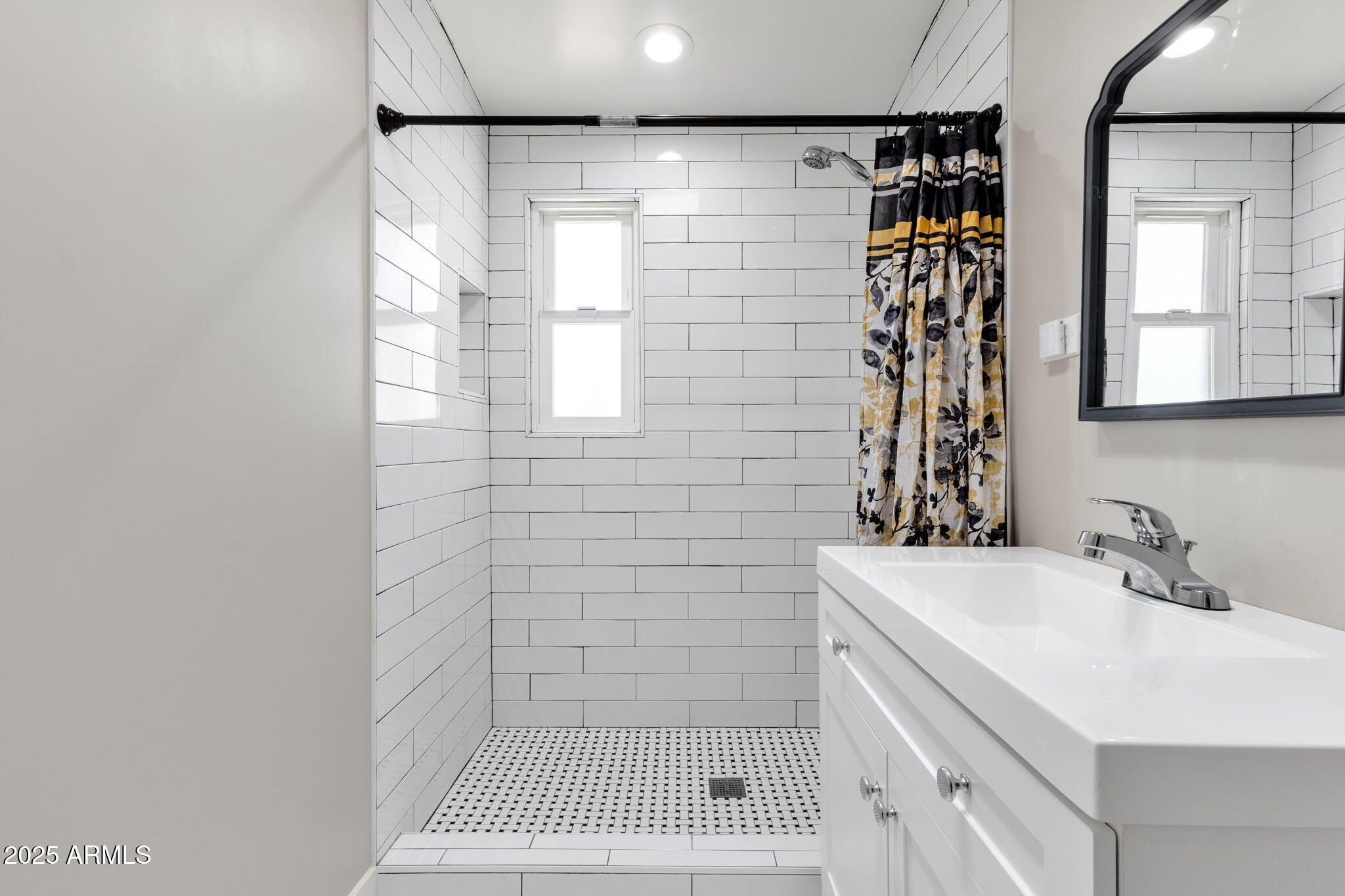 343 West Montecito Avenue Phoenix, AZ 85013 - Photo 20 of 39 a bathroom with a sink a toilet and shower
