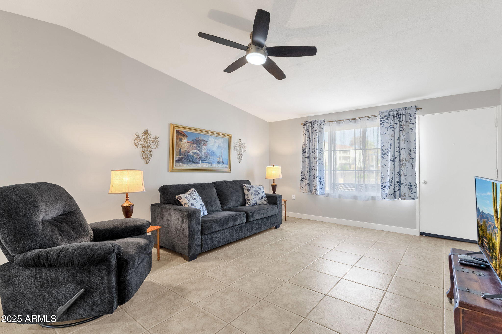 343 West Montecito Avenue Phoenix, AZ 85013 - Photo 9 of 39 a living room with furniture and a window