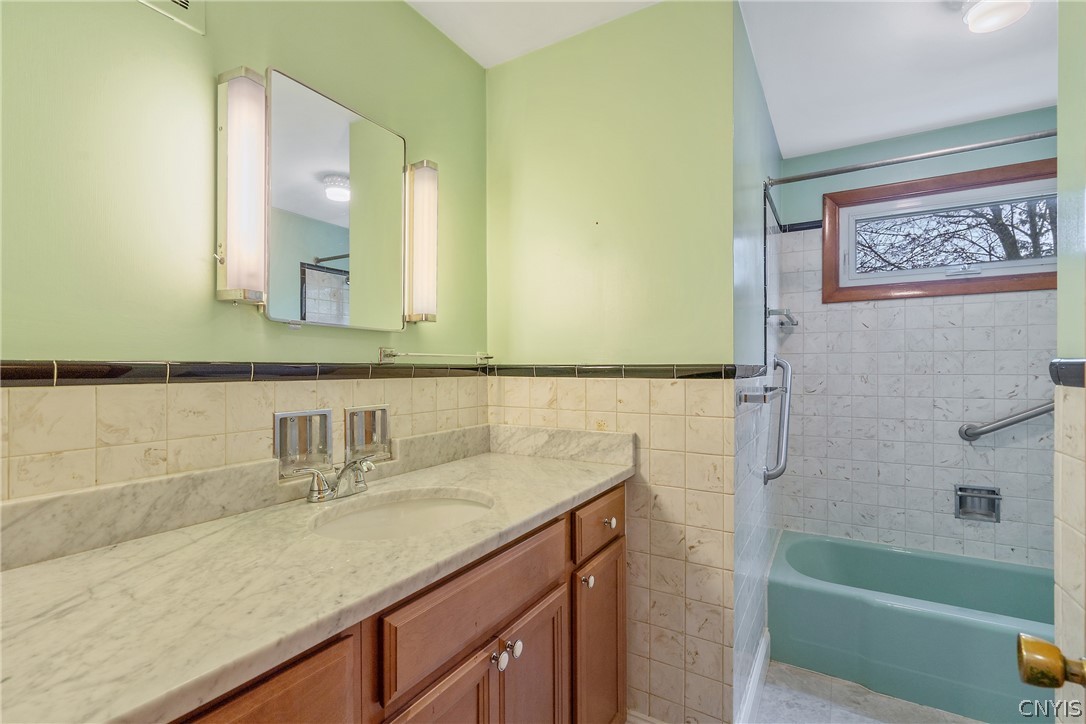 138 Bennett Road Camillus, NY 13031 - Photo 27 of 45