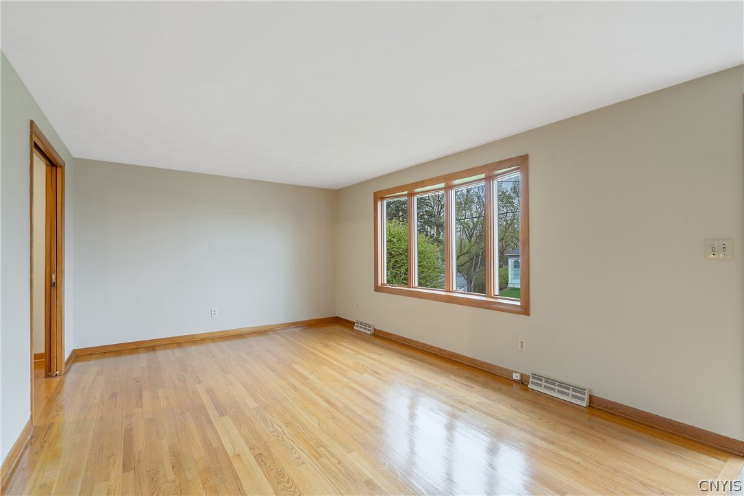 138 Bennett Road Camillus, NY 13031 - Photo 5 of 45