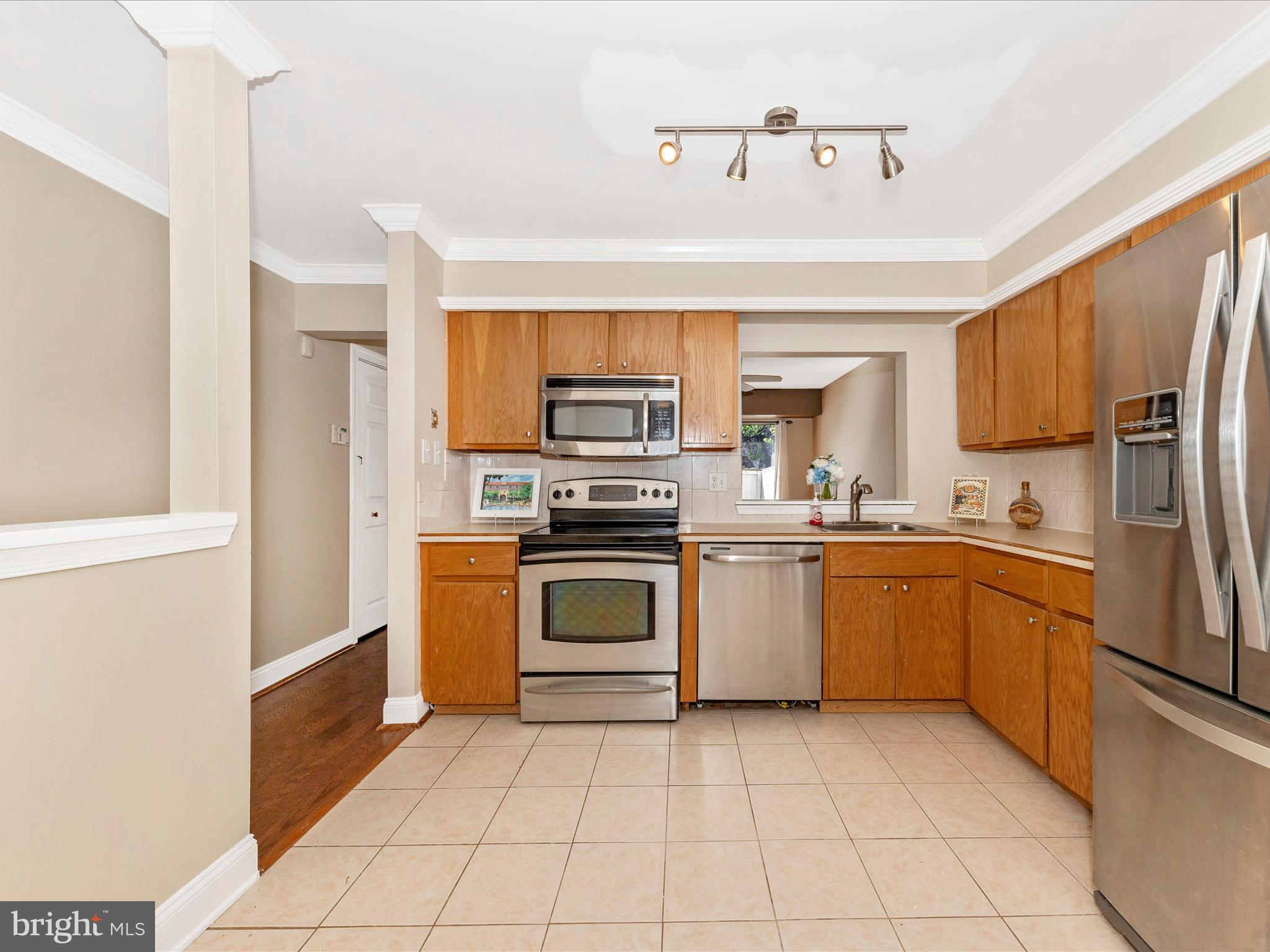 231 Coventry Square, Unit 231 Sterling, VA 20164 - Photo 4 of 40 a kitchen with stainless steel appliances granite countertop a refrigerator and a stove top oven