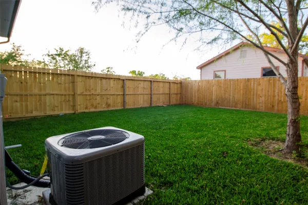 $1,999 | 2830 Mansfield Street, Houston, TX 77091