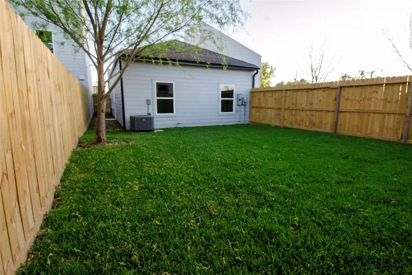 $1,999 | 2830 Mansfield Street, Houston, TX 77091