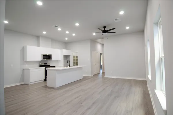 $1,999 | 2830 Mansfield Street, Houston, TX 77091