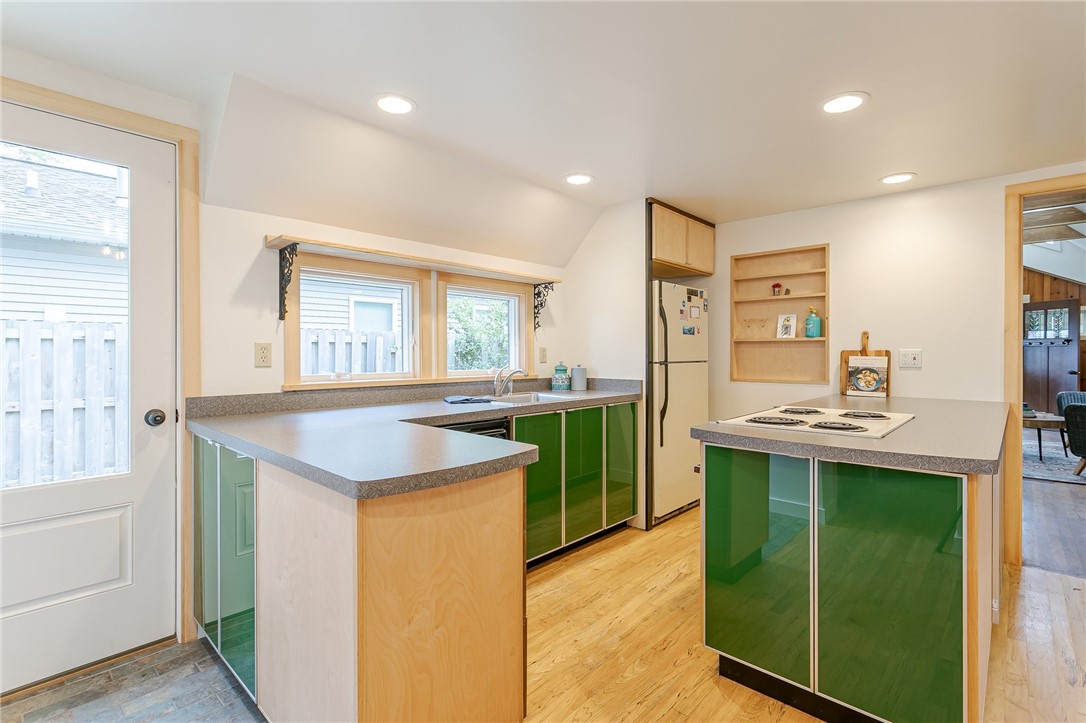 23 Madison Terrace Irondequoit, NY 14617 - Photo 10 of 28