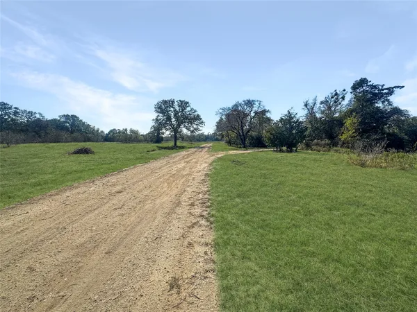 $1,899,000 | 2845 Boehnke Road, Muldoon, TX 78949