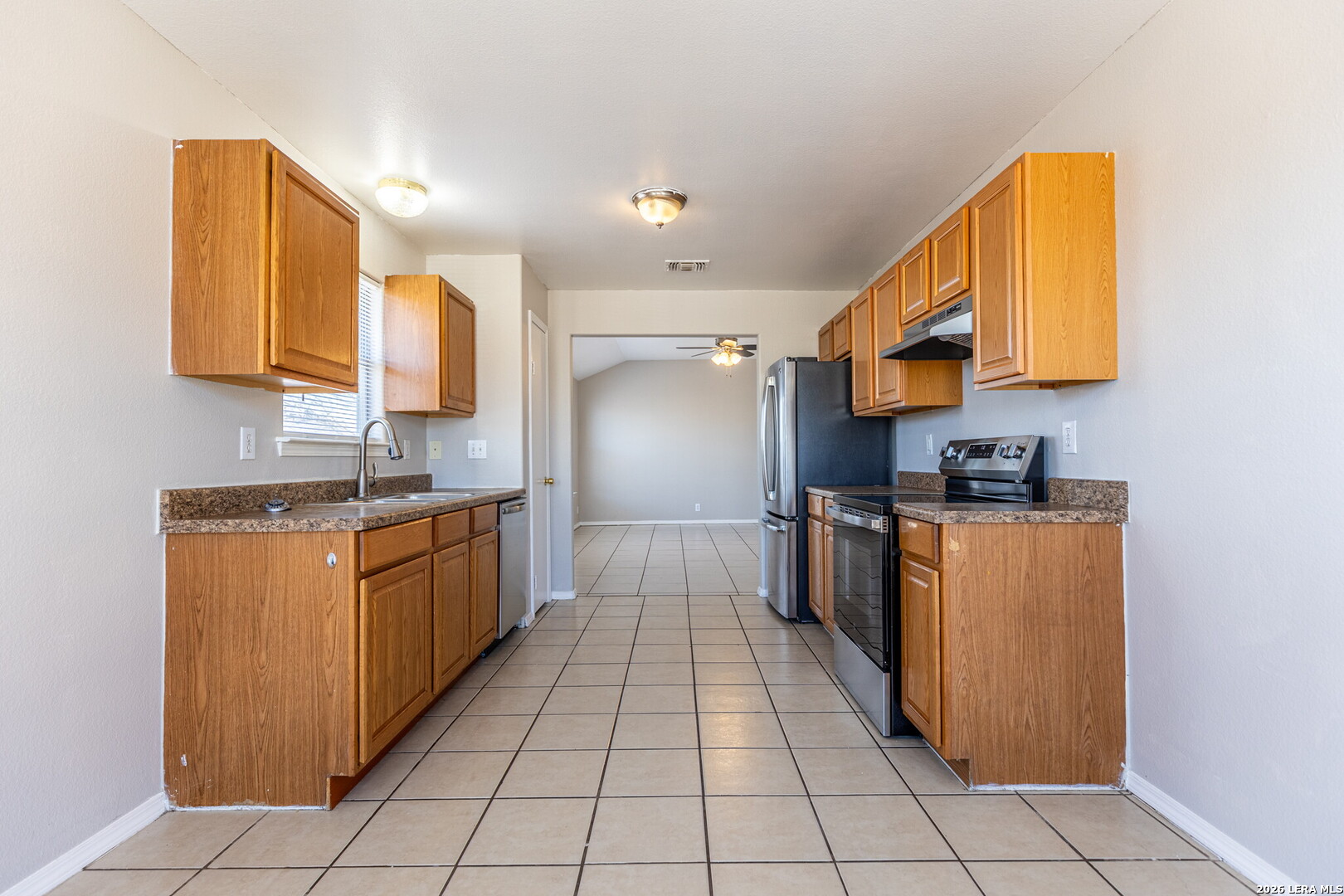 8818 Pensive Drive Converse, TX 78109 - Photo 11 of 32